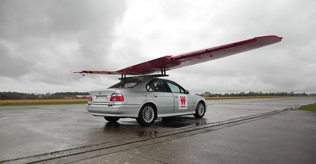 Эксперимент во Франции: как далеко может улететь BMW 5 серии E39, если на него надеть крылья самолета