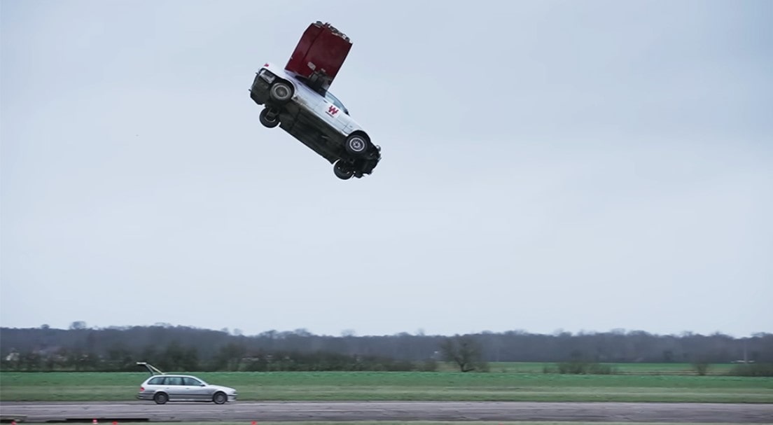 Эксперимент во Франции: как далеко может улететь BMW 5 серии E39, если на него надеть крылья самолета