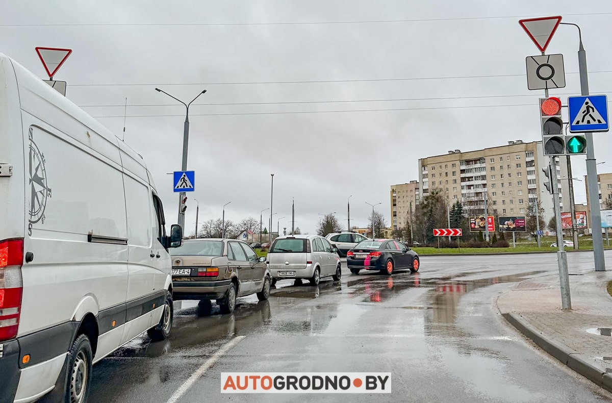 На кольце Тавлая в Гродно включили светофоры