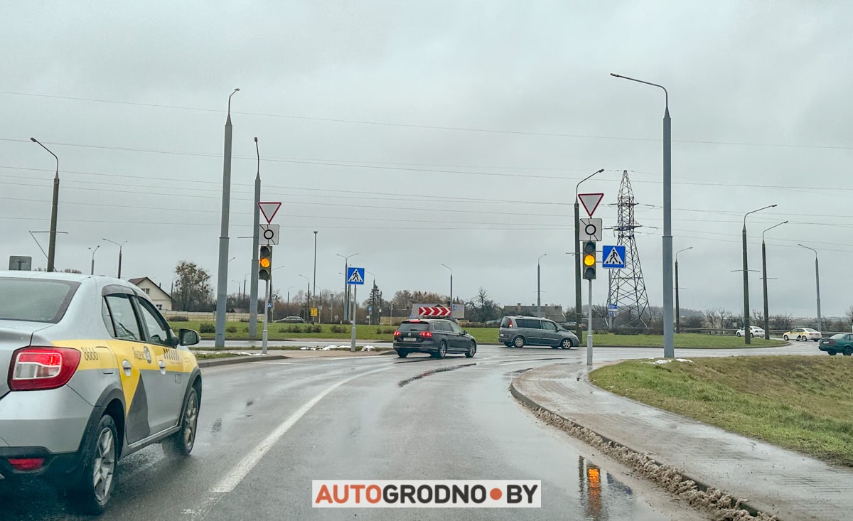 На кольце Тавлая в Гродно включили светофоры