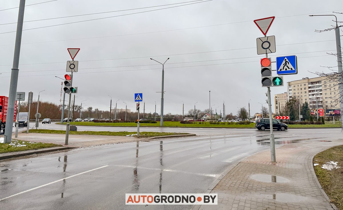 На кольце Тавлая в Гродно включили светофоры