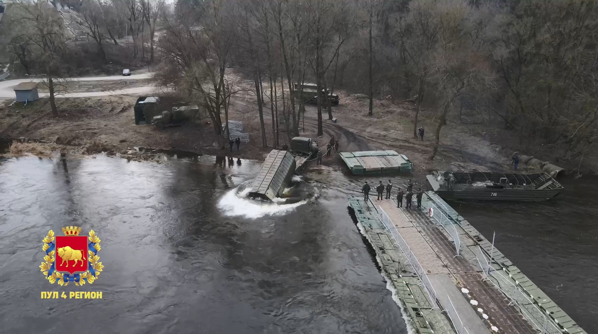 Военные во второй раз увеличивают длину понтонной переправы через Неман в Гродно