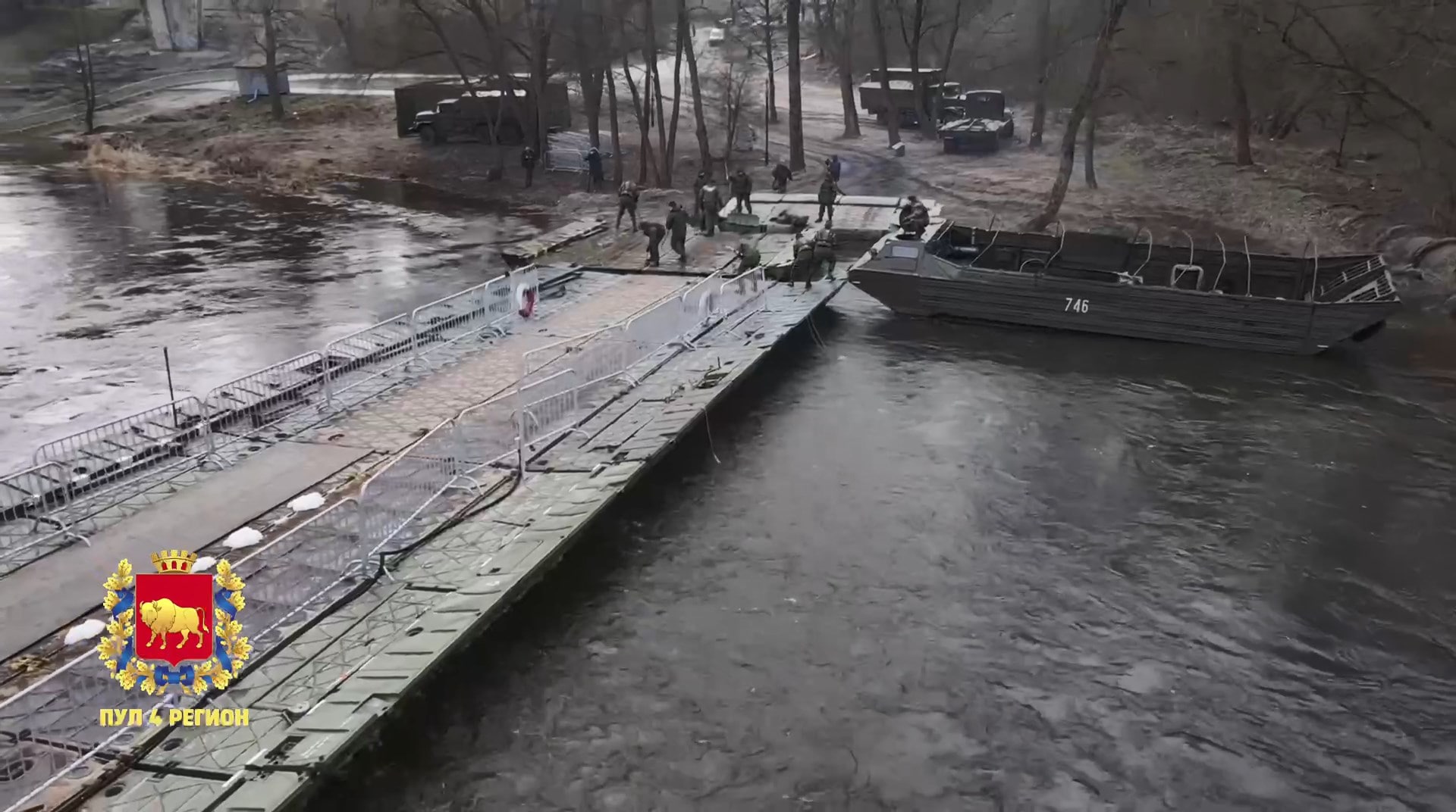 Военные во второй раз увеличивают длину понтонной переправы через Неман в Гродно