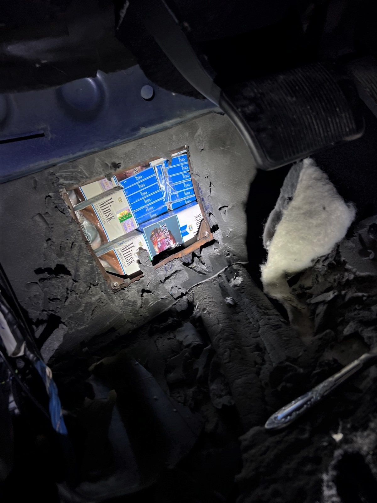 Контрабандисты думали, что успешно перевезли сигареты через границу. Как вдруг их остановили