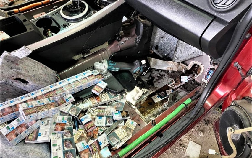 Тайники с сигаретами в Mazda CX7