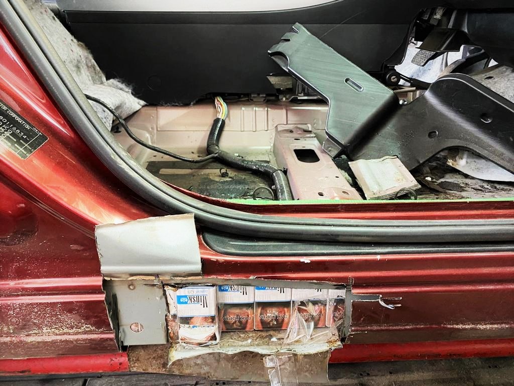 Тайники с сигаретами в Mazda CX7