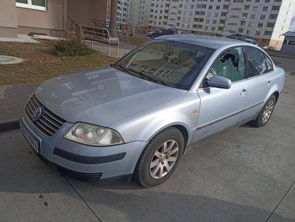 Кто-то бьет стекла на Ольшанке