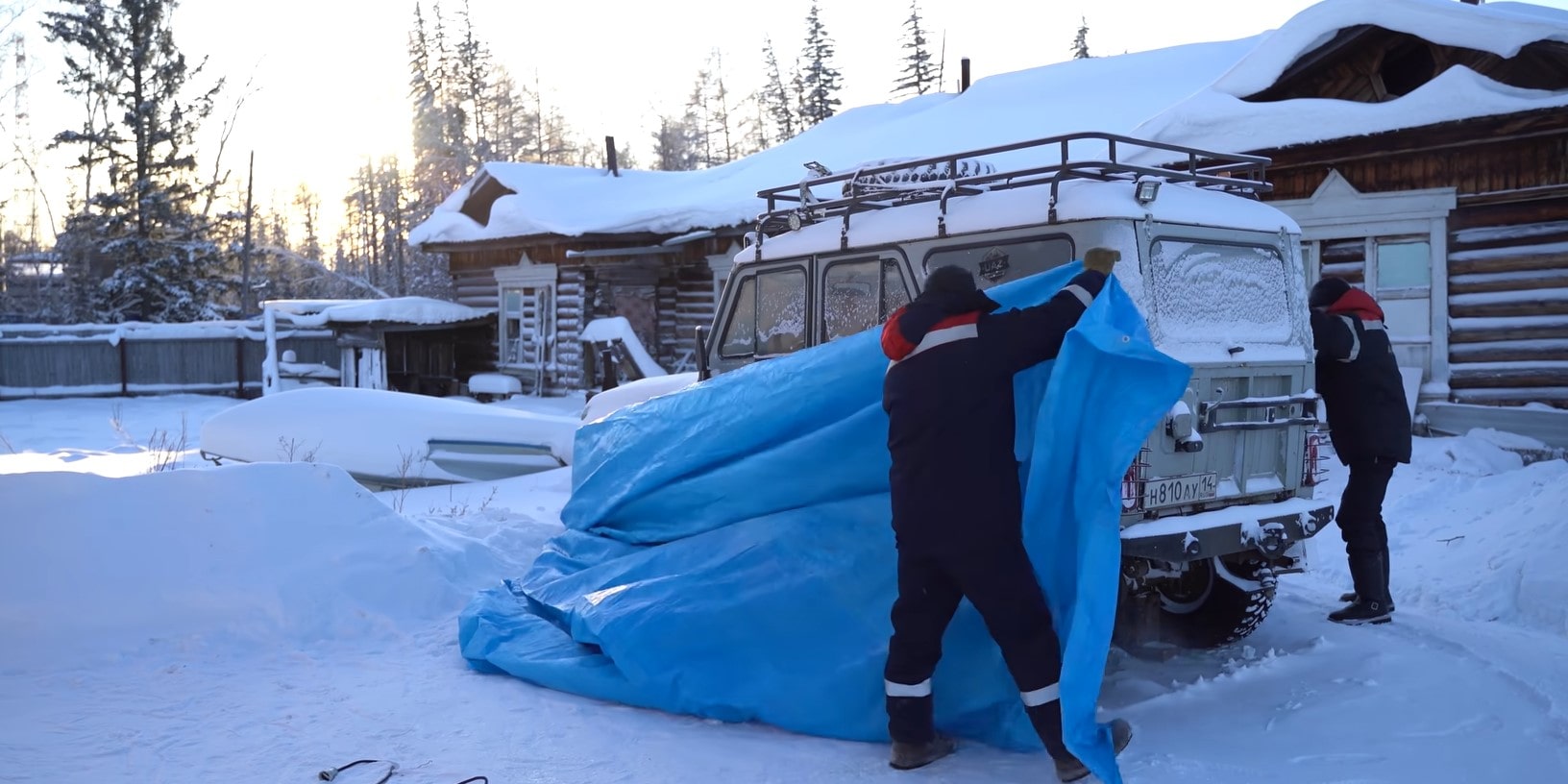 Как заводят автомобили в минус 50 в Якутии