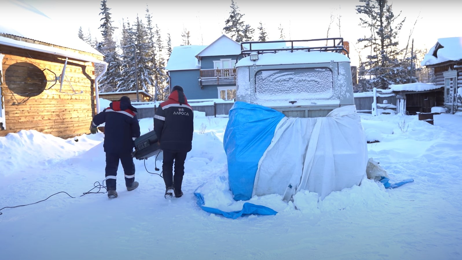 Как заводят автомобили в минус 50 в Якутии