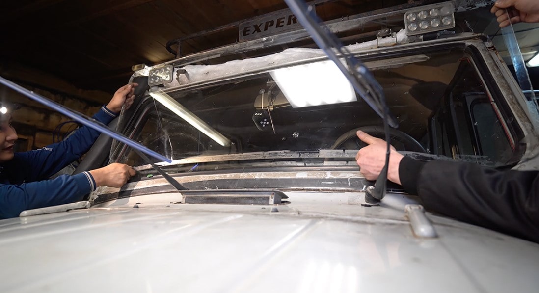 Как заводят автомобили в минус 50 в Якутии