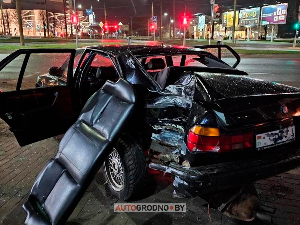 В Гродно в ДТП попала БМВ - кольцо филармонии