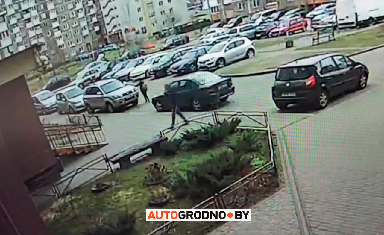 На Лиможа в Гродно мальчик поцарапал авто