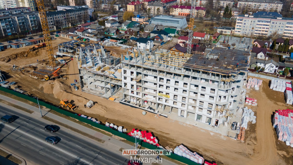 Новый дом вдоль улицы Советских пограничников