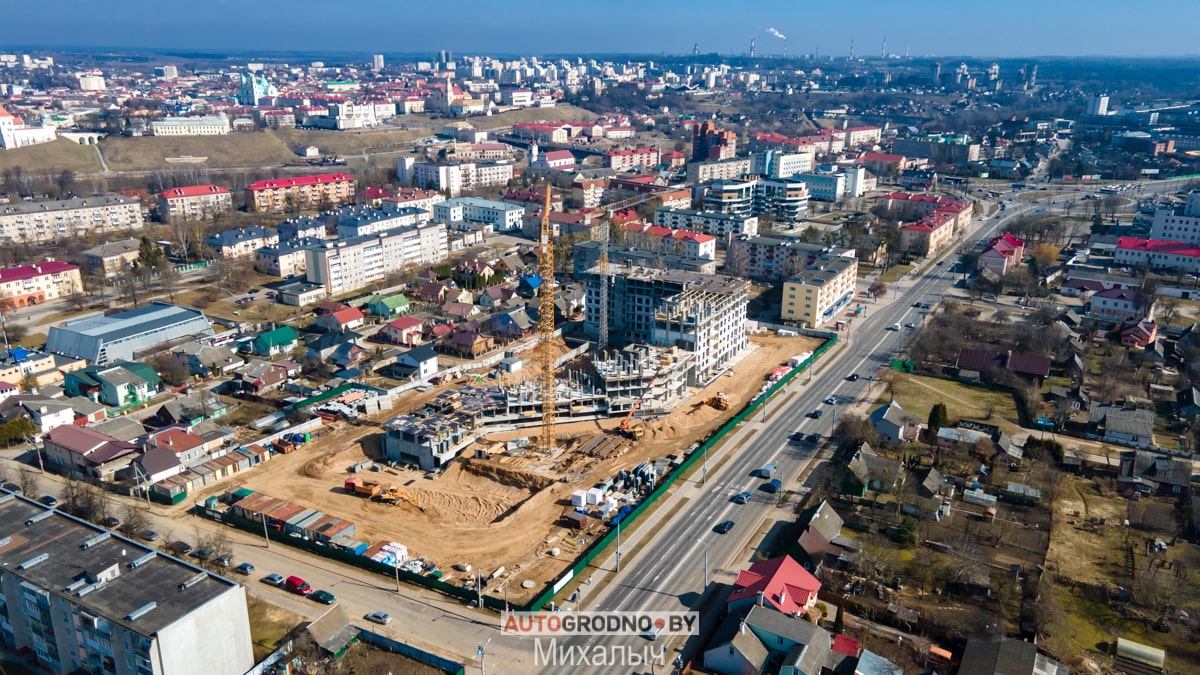 Новый дом вдоль улицы Советских пограничников