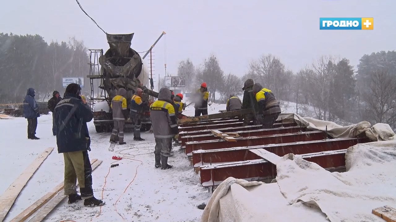 Строители пояснили, когда начнется асфальтирование Нового моста в Гродно