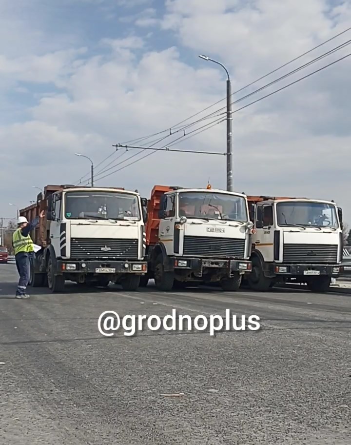 В Гродно Новый мост испытали под нагрузкой. По нему проехали 9 груженых МАЗов