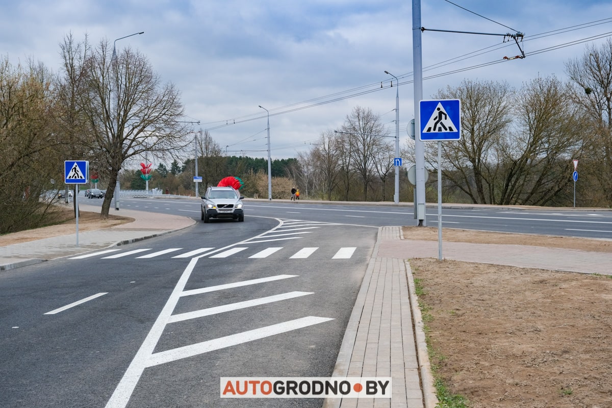 По Новому мосту в Гродно поехали первые автомобили. Репортаж при свете дня