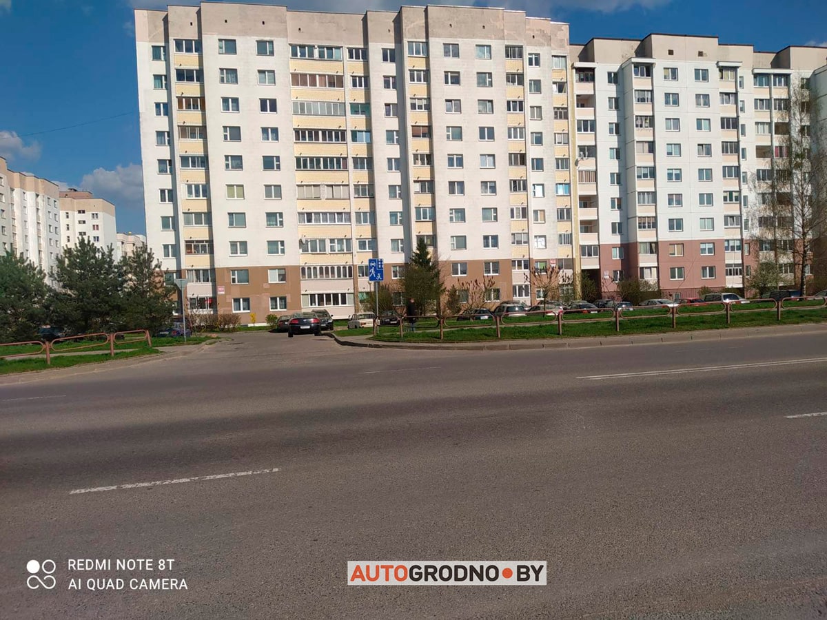 Кто-то раскурочил легковушку на Девятовке и скрылся - VW Passat