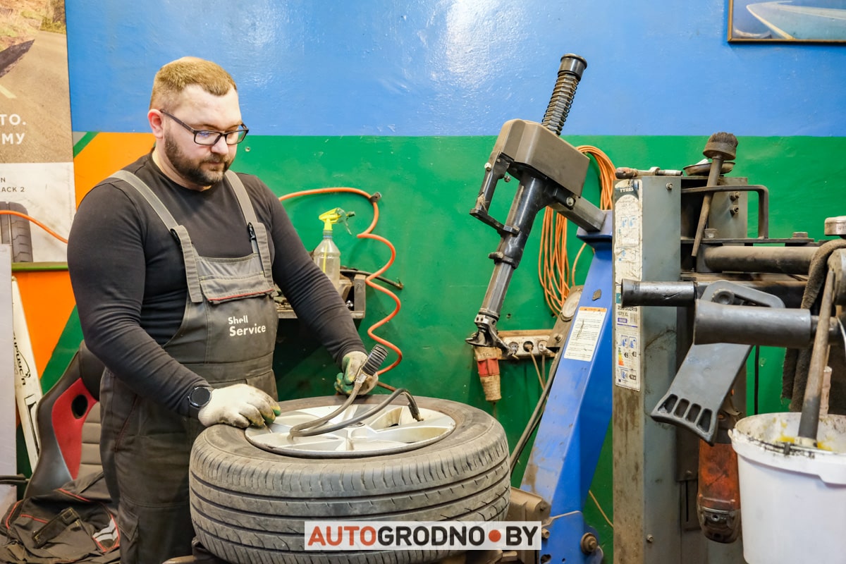 Директор шиномонтажа учит НЛП, чтобы лучше общаться с клиентами