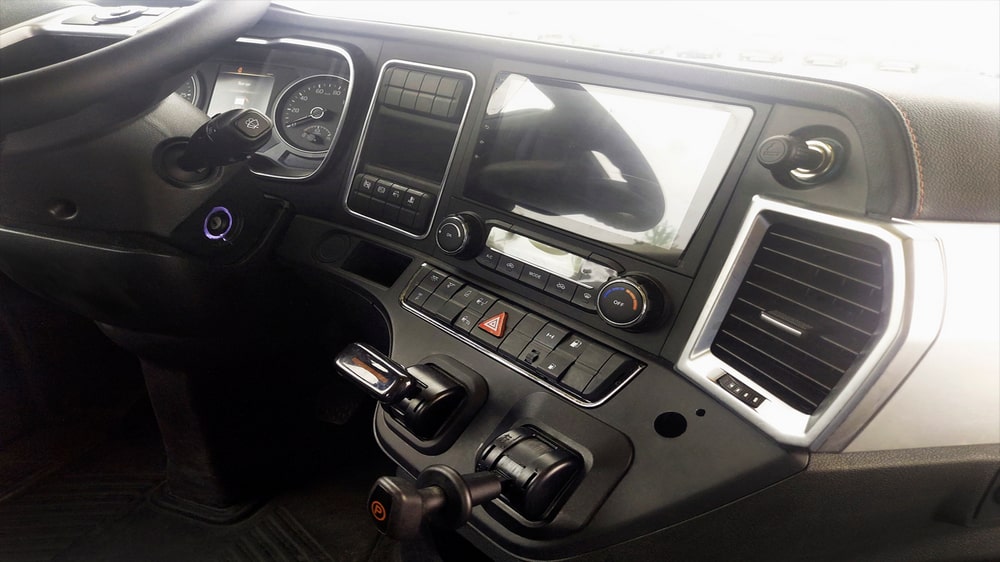 Из Китая в Беларусь своим ходом: в Минск прибыл седельный тягач JAC K7