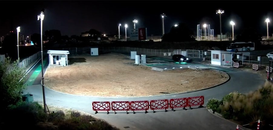 Дорога подзаряжает электромобиль