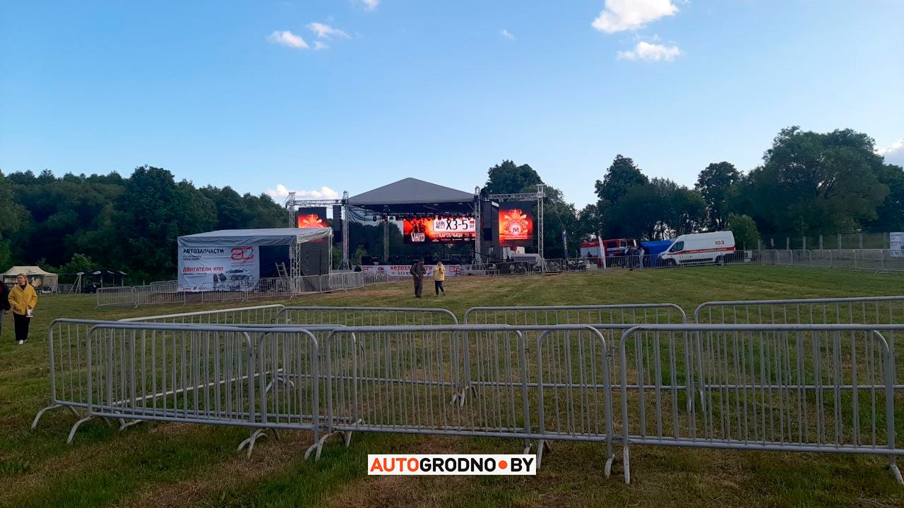 Под Гродно ставят большую сцену: готовятся к байк-фестивалю ХЗ-5