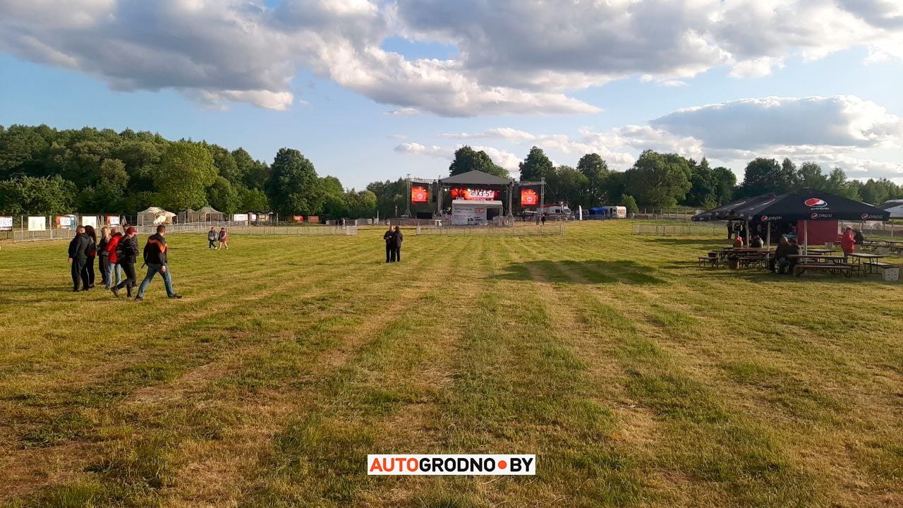 Под Гродно ставят большую сцену: готовятся к байк-фестивалю ХЗ-5