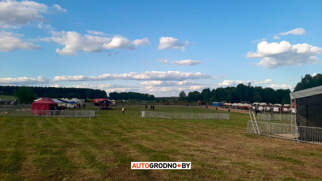 Под Гродно ставят большую сцену: готовятся к байк-фестивалю ХЗ-5