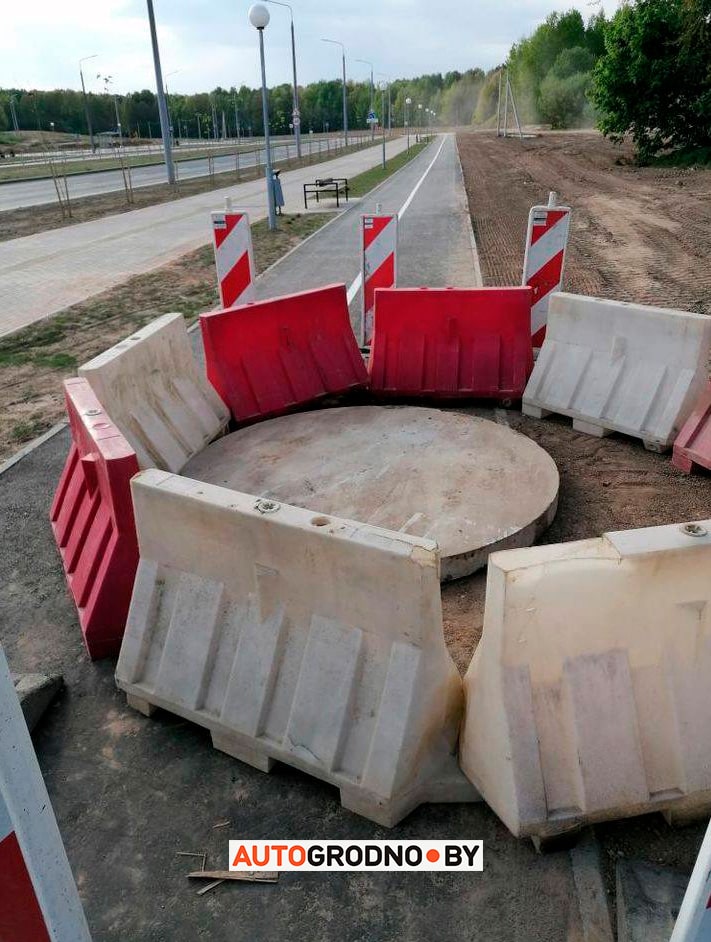 Не стал достопримечательностью: в Гродно с велодорожки пропал колодец