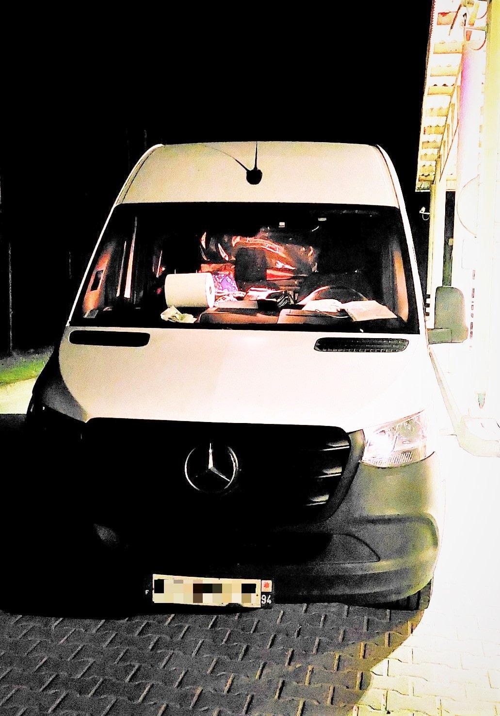 Латвиец за вознаграждение пытался ввезти в Беларусь дорогой Mercedes, угнанный в Германии