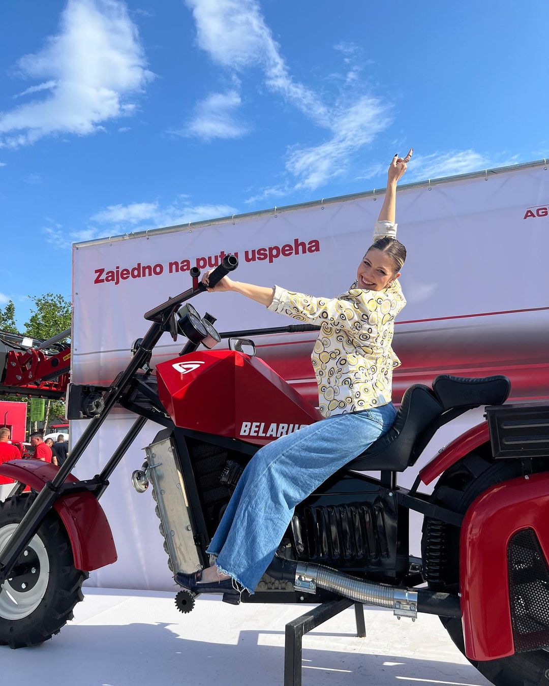 Мототрактор Беларус выставка Сербия