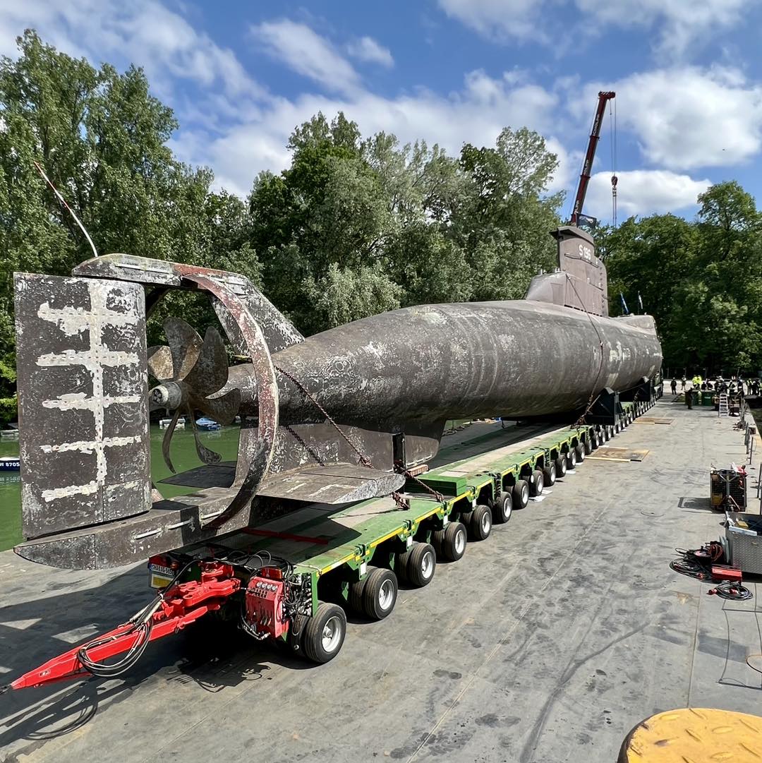 Транспортировка огромных грузов - подводная лодка Германия