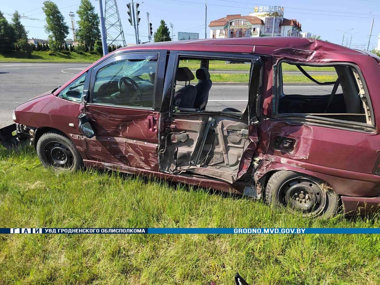 suv peugeot maz 29 01 min