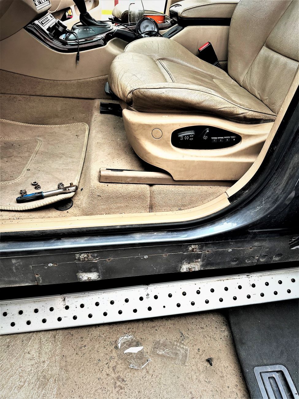 BMW с хитрыми тайниками остановили литовцы вблизи границы с Беларусью