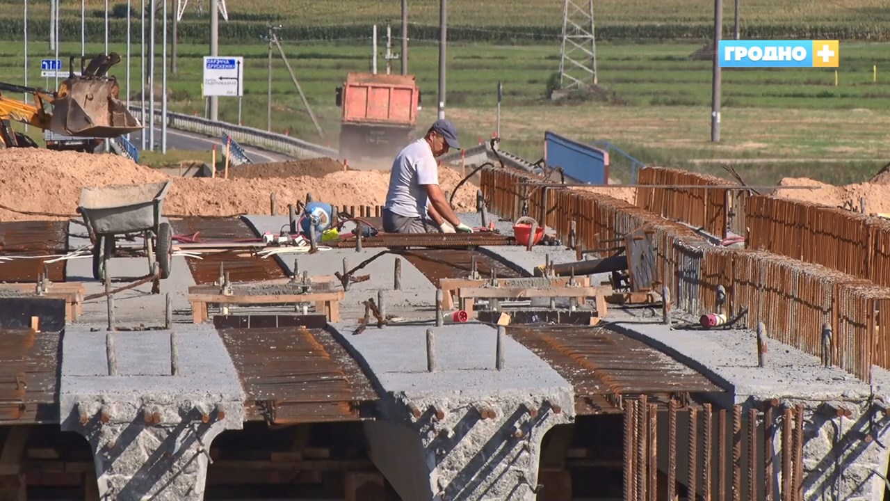 Строители готовятся к засыпке тоннеля над Озерским шоссе: как строят объездную дорогу Гродно