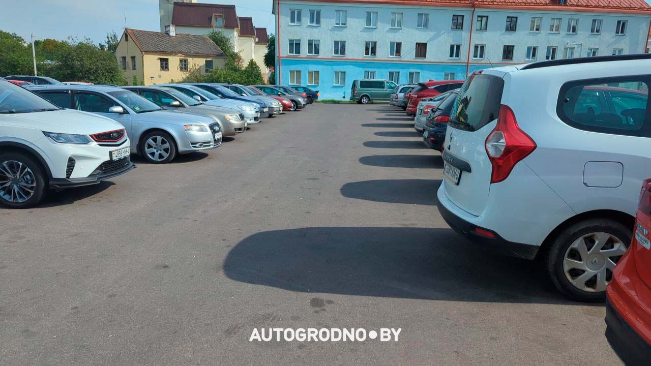 Почему на парковке на Виленской в Гродно нужна разметка. Мнение
