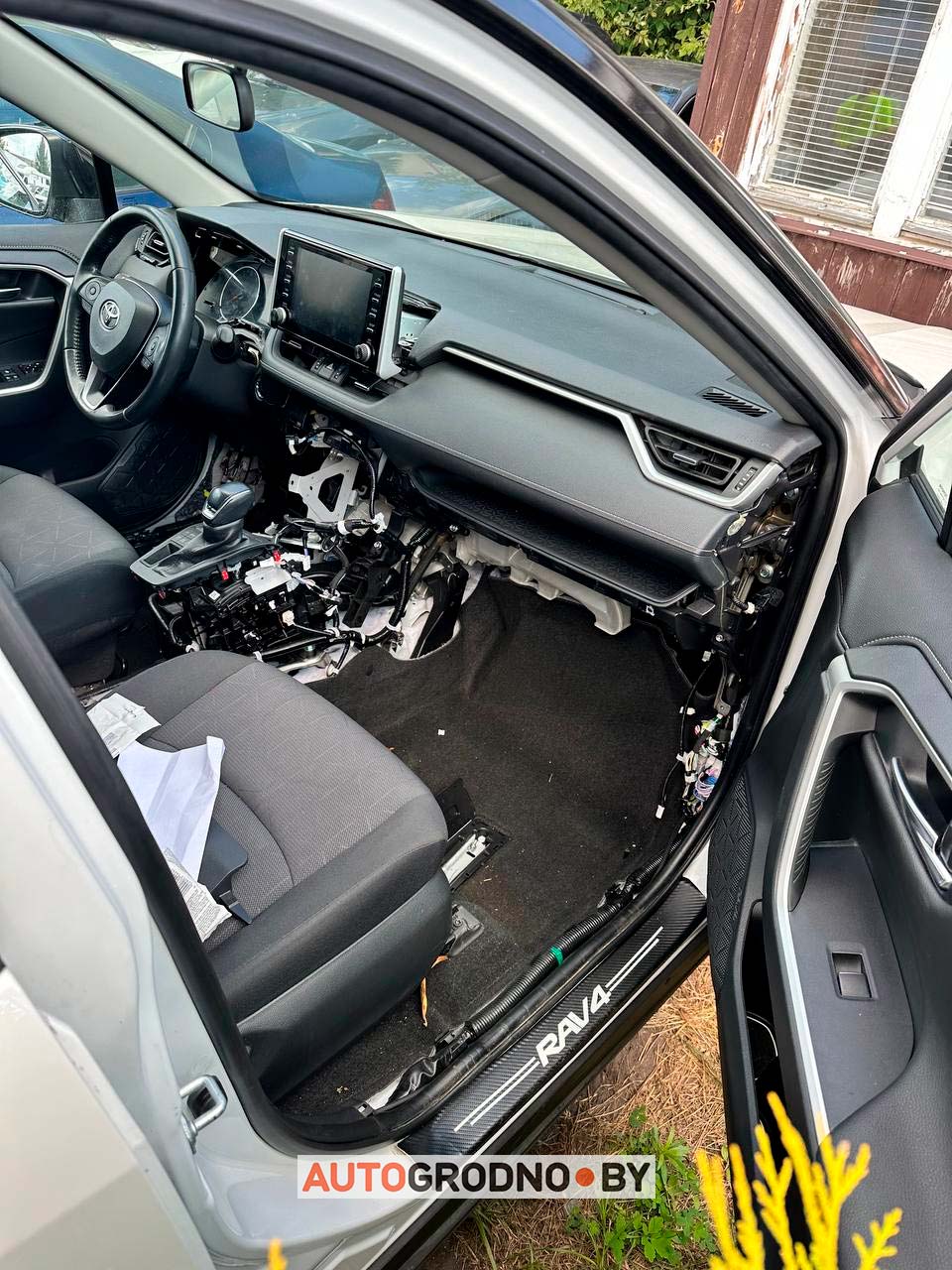 под Варшавой нашли угнанную Toyota с белорусскими номерами. Вот как она теперь выглядит