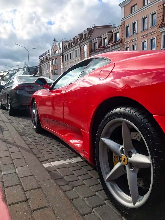 Белорус продает свою любимую Ferrari
