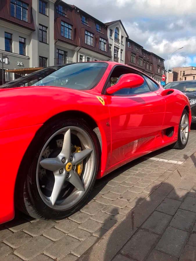 Белорус продает свою любимую Ferrari