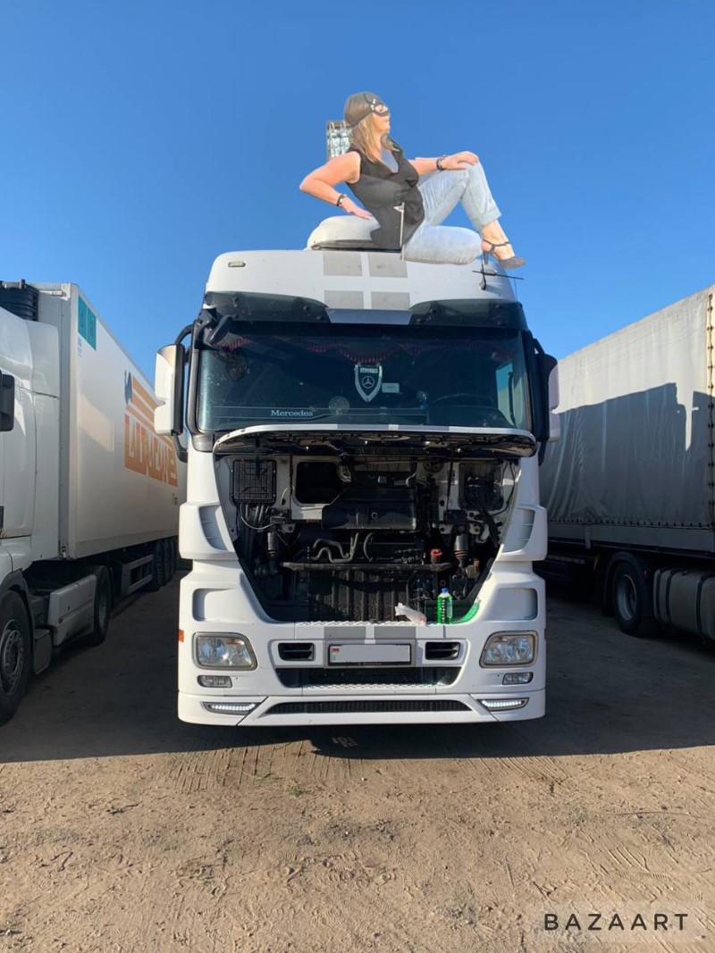 В Беларуси новый мем. И им стала женщина-кошка