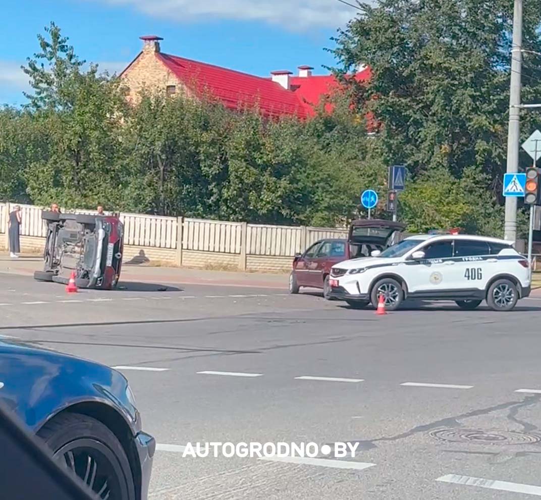 В Гродно опрокинулся Renault
