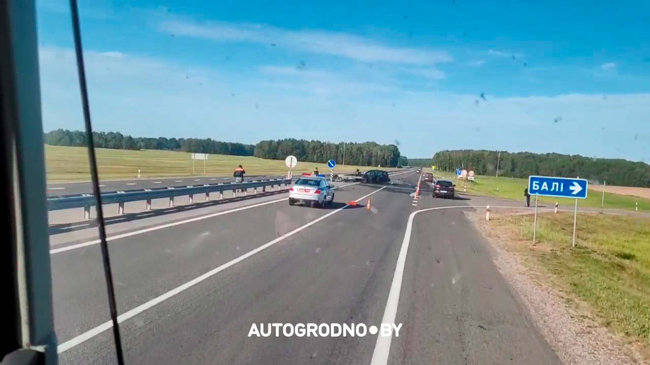 Смертельная авария на трассе М6: Volkswagen прошило отбойником у поворота на Бали