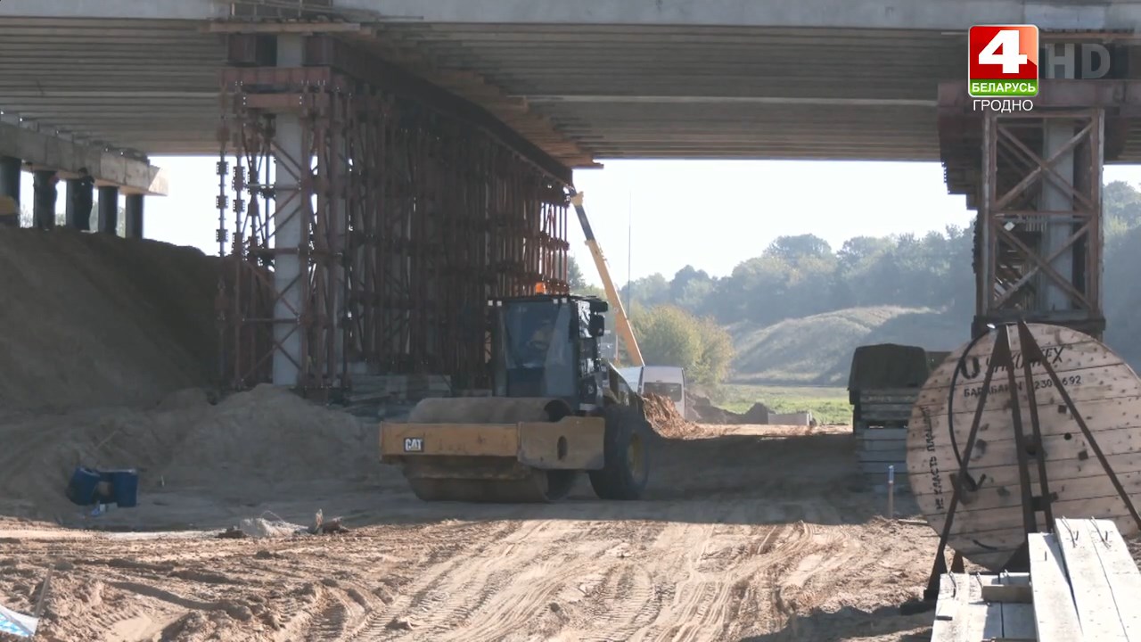 Остался месяц до открытия развязки у Озерского шоссе в Гродно. Вот что там сейчас делают