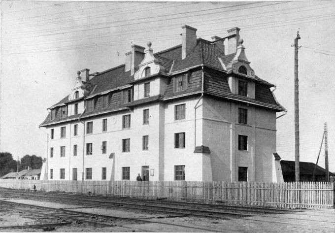 Старинное локомотивное паровозное депо в Гродно