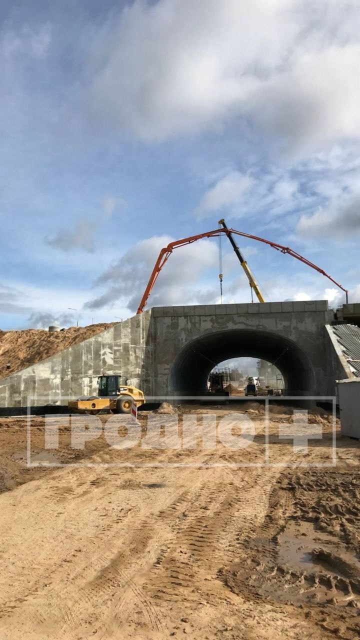 Работы идут в темное время суток и в выходные: полторы недели до открытия переезда на Озерском шоссе