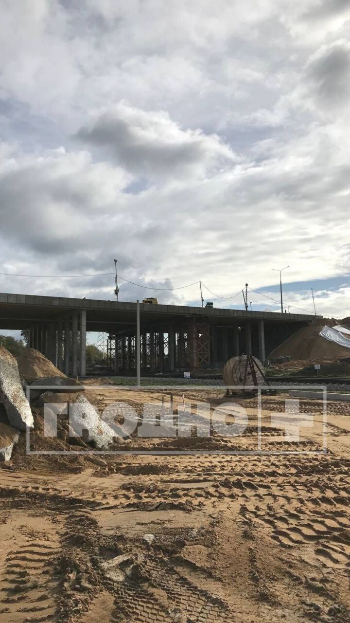 Работы идут в темное время суток и в выходные: полторы недели до открытия переезда на Озерском шоссе