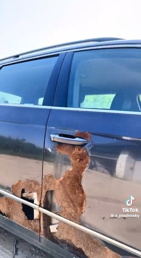 Ржавый Фольксваген Пассат в Беларуси