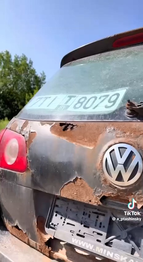 Ржавый Фольксваген Пассат в Беларуси