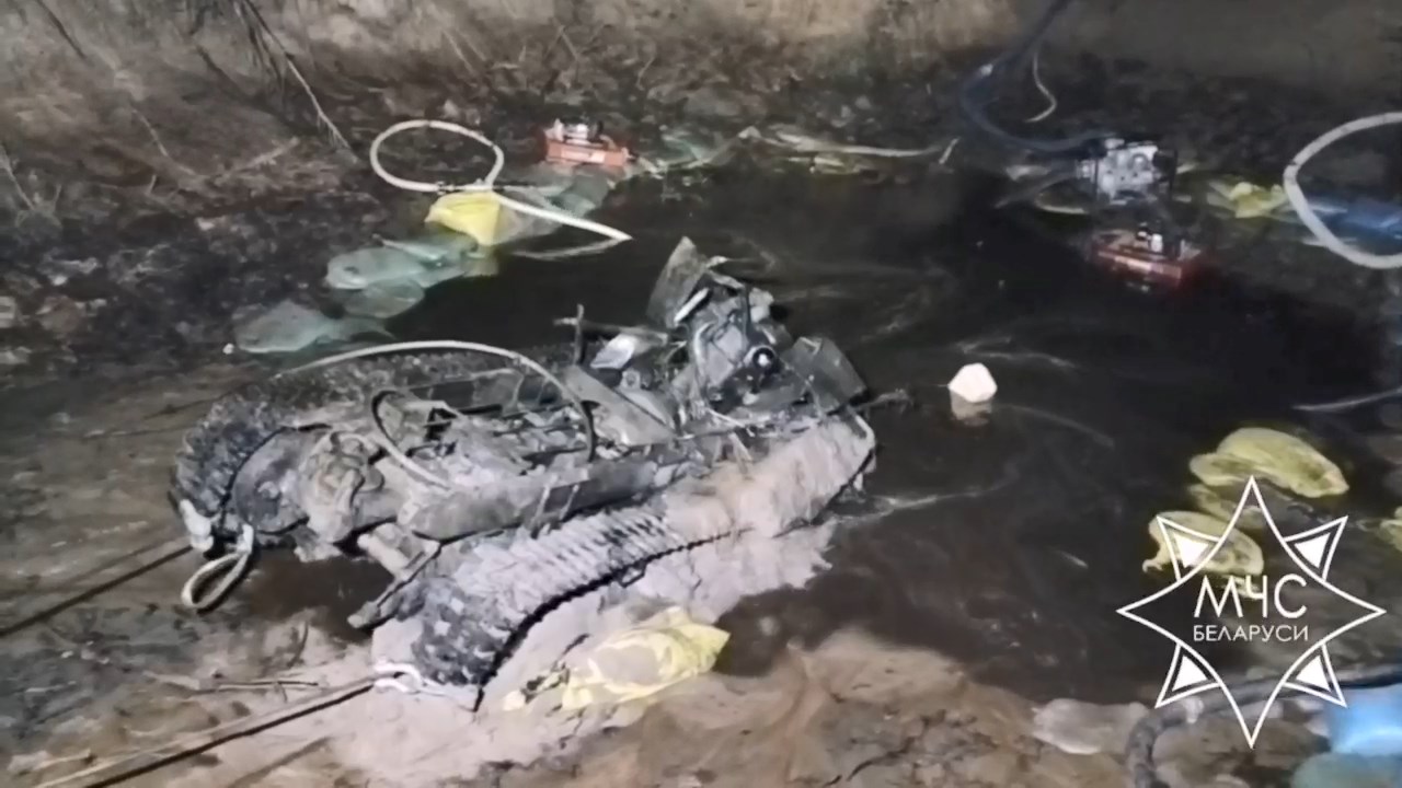 Из реки Щара вытянули артиллерийский тягач, затонувший в начале войны