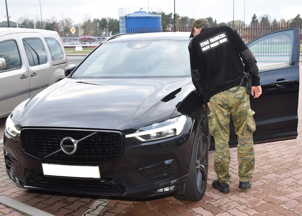 Белорус перегонял Volvo, угнанный в Германии
